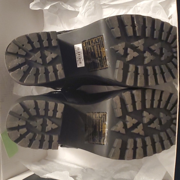 Torrid 9.5 Black Lug Heel Bootie NIB - Picture 3 of 3